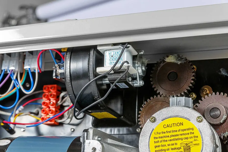 Роликовый конвейерный запайщик DBF-900W Hualian - Купить с доставкой по всей России - 5