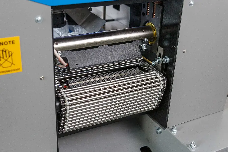 Автоматическая горизонтальная упаковочная машина DXDZ-350XD под ВПП (3 servo, лент.150 мм, рег.форм., min bag L 120, H 50, трансп.попереч.запайки) Hualian - Купить с доставкой по всей России - 7