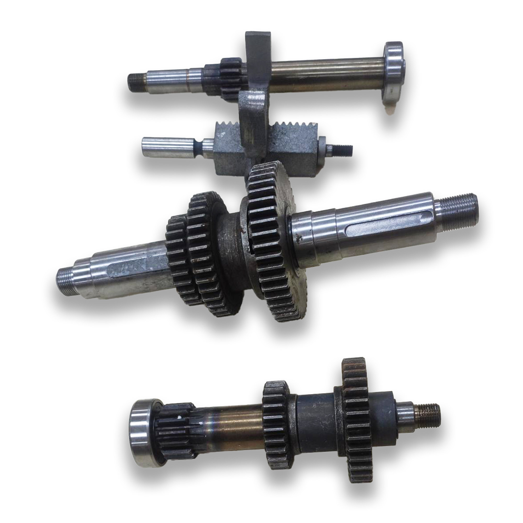 Комплект для переключения скоростей (входной вал, центральный вал, промежуточный вал, вилка) на B60