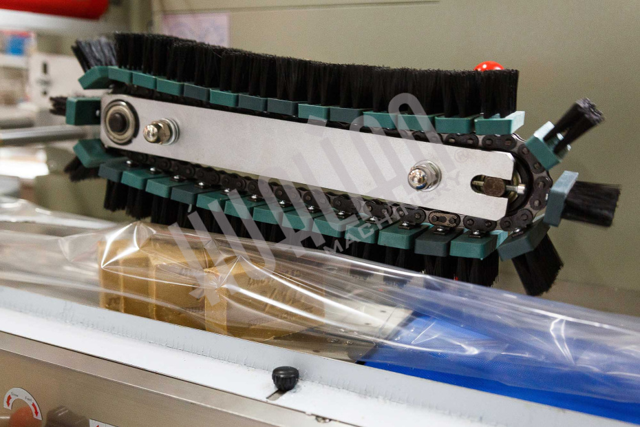 Горизонтальная упаковочная машина DXDZ-450B NEW (H-70 mm, bag L 130-450mm, S 400mm, рег. формир-ль 180 мм, транспортер попер. запайки) Hualian - Купить с доставкой по всей России - 8