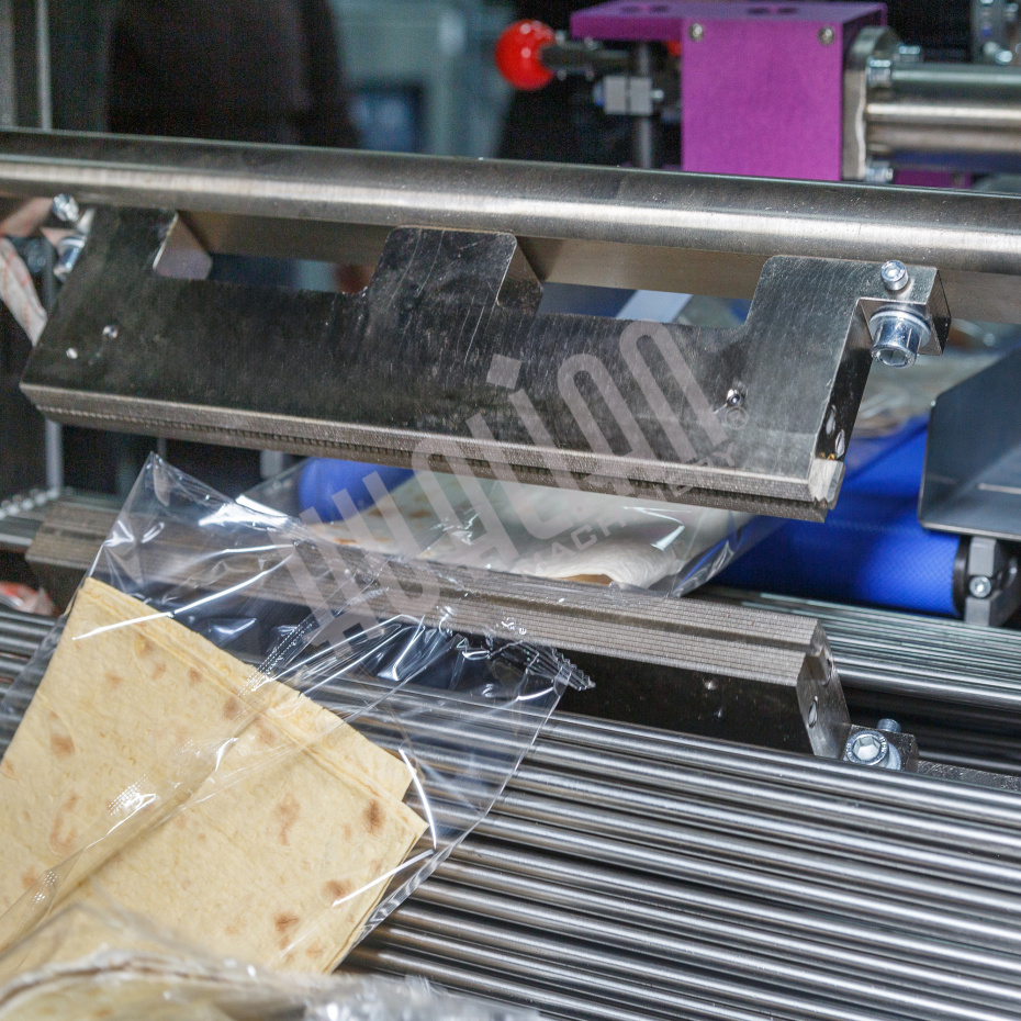 Горизонтальная упаковочная машина DXDZ-600XD (3 серв., H-110 мм, L не огр., W 145-285 мм, HL-1108, круг. отв., подбой, прок. пакета) Hualian - Купить с доставкой по всей России - 29