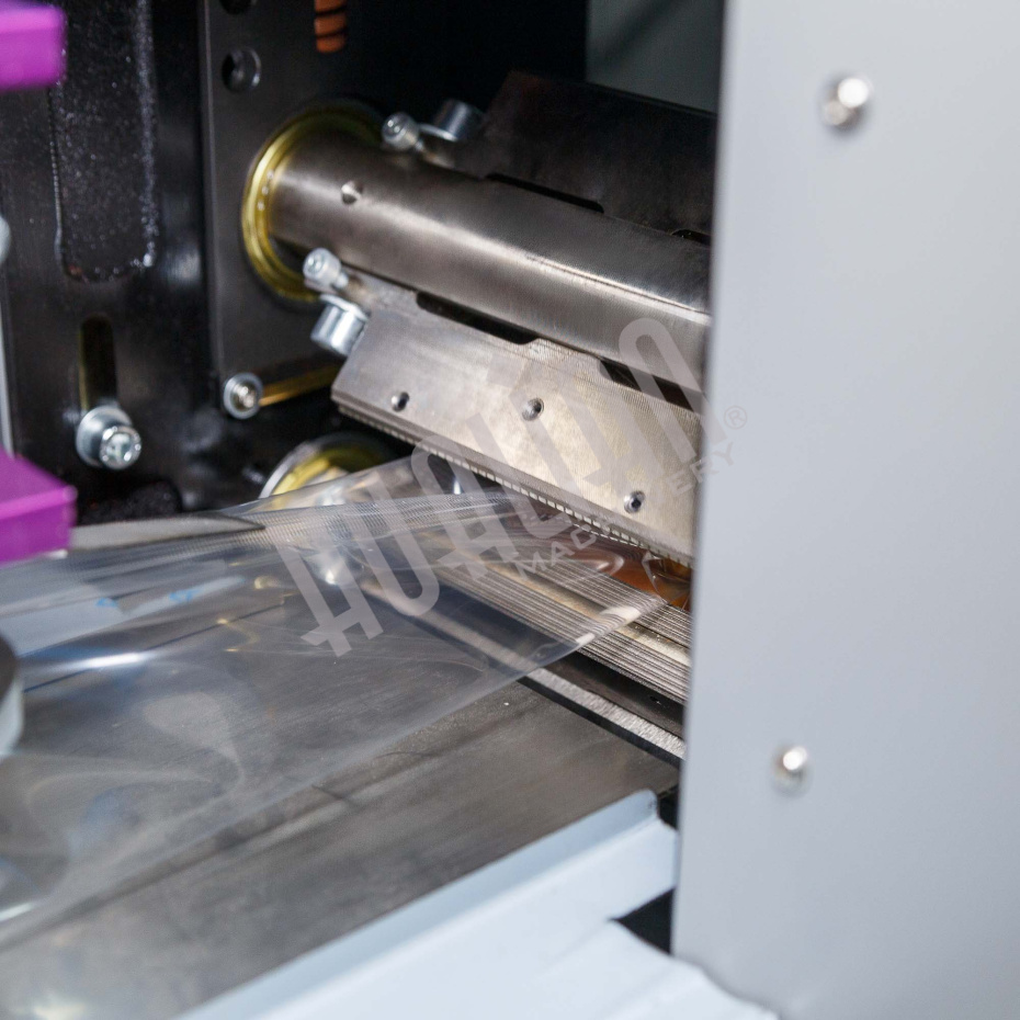 Горизонтальная упаковочная машина DXDZ-250XD (лент. 60 мм, рег. форм., S 250, L 120-280, H 60) Hualian - Купить с доставкой по всей России - 22