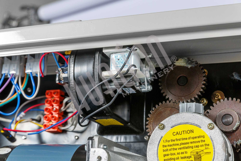 Роликовый конвейерный запайщик DBF-900W Hualian - Купить с доставкой по всей России - 6