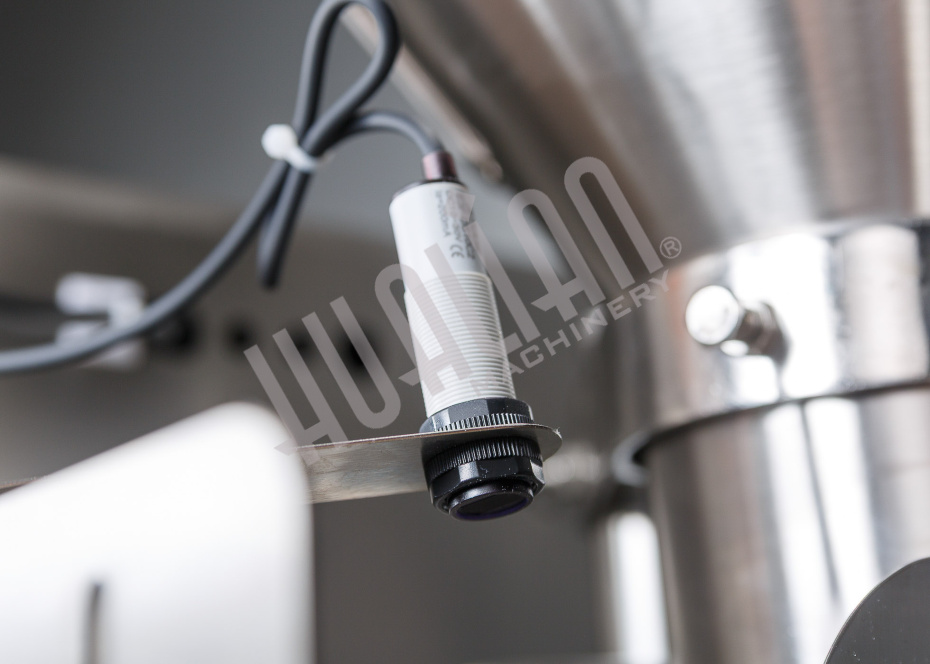 Автоматическая фасовочно-упаковочная машина DXDK-320RH-E (нерж., стик 17*110 мм, 4.6-8 мл, W пленки 42 мм, зубч. нож.) Hualian - Купить с доставкой по всей России - 20