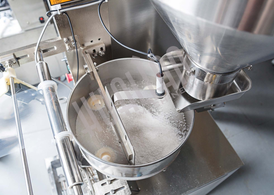 Автоматическая фасовочно-упаковочная машина DXDK-320RH-E (нерж., стик 17*110 мм, 4.6-8 мл, W пленки 42 мм, зубч. нож.) Hualian - Купить с доставкой по всей России - 25