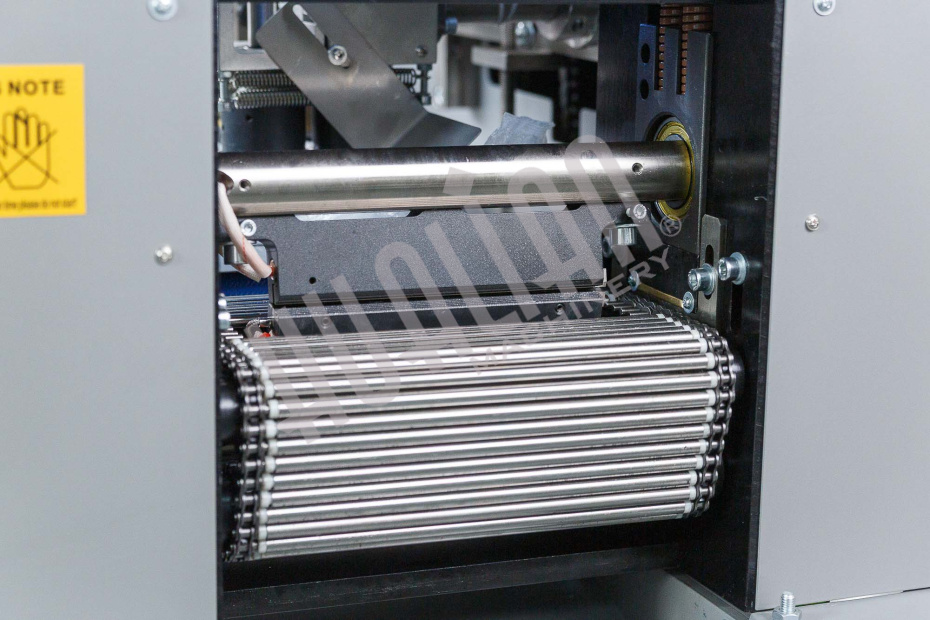 Автоматическая горизонтальная упаковочная машина DXDZ-350XD под ВПП (3 servo, лент.150 мм, рег.форм., min bag L 120, H 50, трансп.попереч.запайки) Hualian - Купить с доставкой по всей России - 8