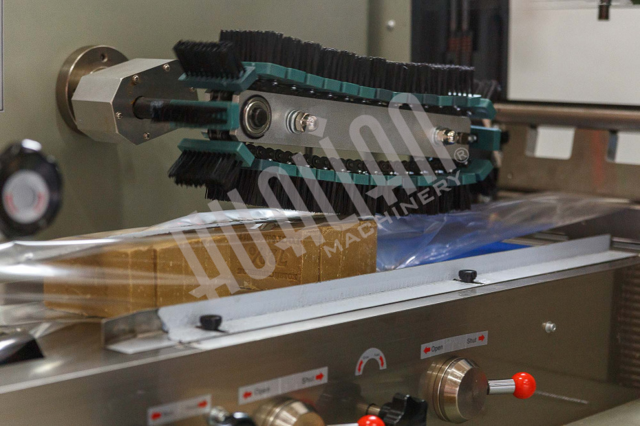 Горизонтальная упаковочная машина DXDZ-450B NEW (H-70 mm, bag L 130-450mm, S 400mm, рег. формир-ль 180 мм, транспортер попер. запайки) Hualian - Купить с доставкой по всей России - 4