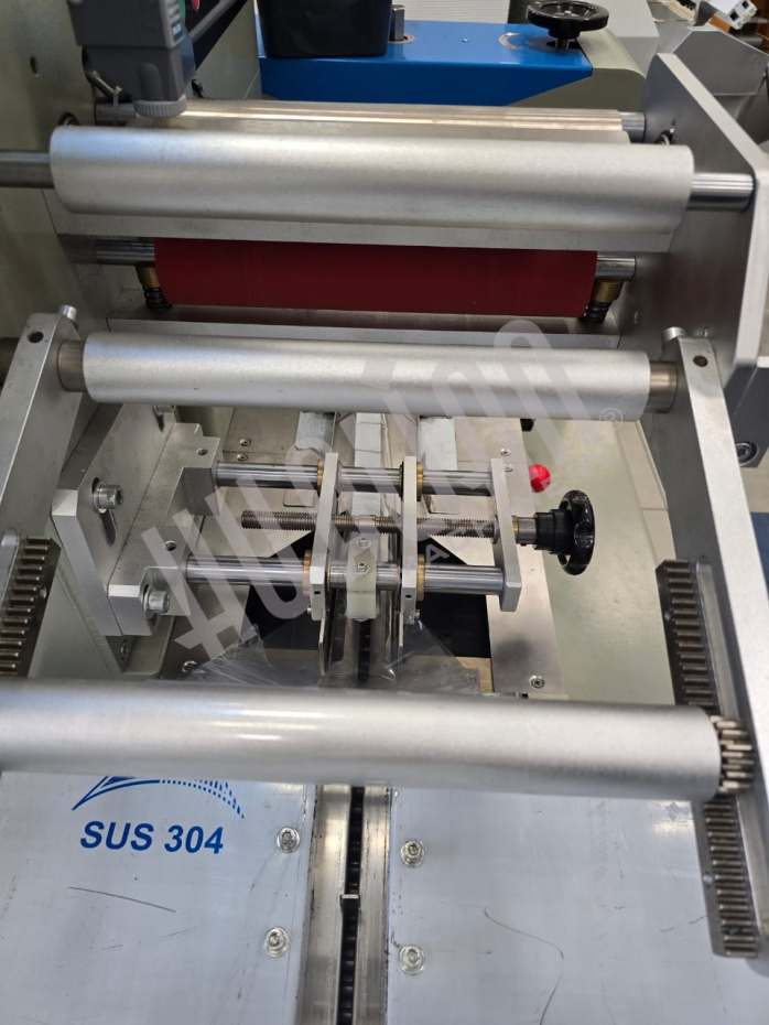 Горизонтальная упаковочная машина DXDZ-250B NEW (2 ножа, bag L 65-190 mm, S 200 mm, H-40 mm) (Выставочный образец) Hualian - Купить с доставкой по всей России - 3