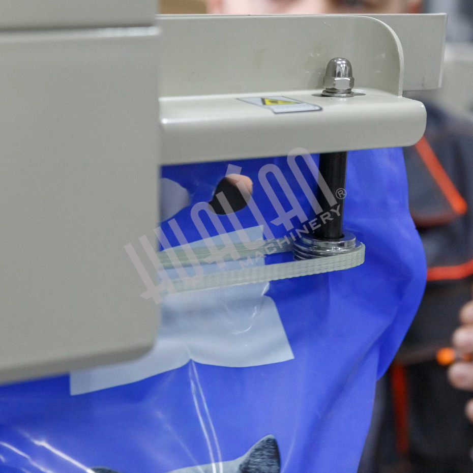 Роликовый конвейерный запайщик FRM-1370LD  (с датером. опция от края 110мм) Hualian - Купить с доставкой по всей России - 12