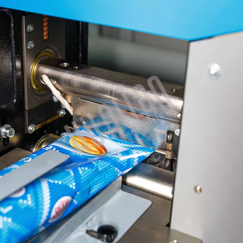 Автоматическая горизонтальная упаковочная машина DXDZ-250D NEW (1 нож, bag L 120-280mm, S 250mm, H - 40 mm) Hualian - Купить с доставкой по всей России - 9