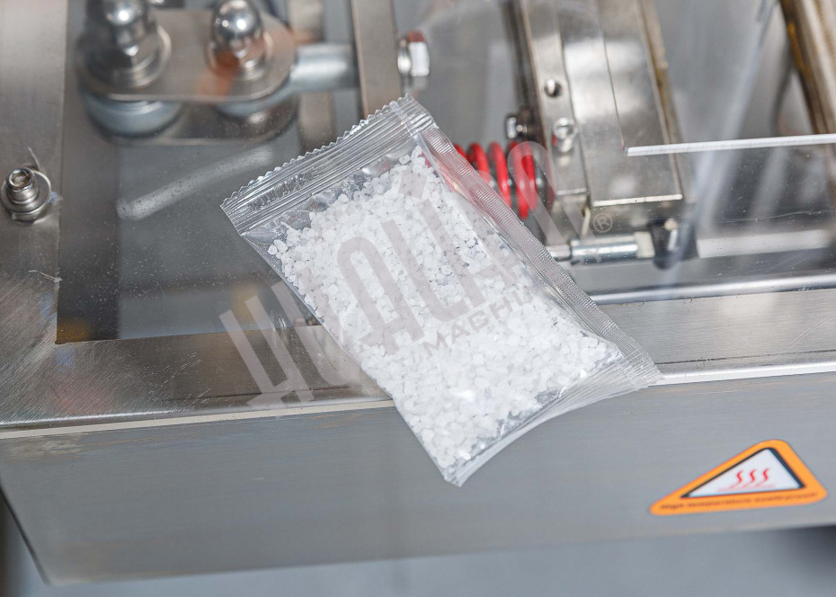 Автоматическая фасовочно-упаковочная машина DXDK-320RH-E (нерж., стик 17*110 мм, 4.6-8 мл, W пленки 42 мм, зубч. нож.) Hualian - Купить с доставкой по всей России - 4