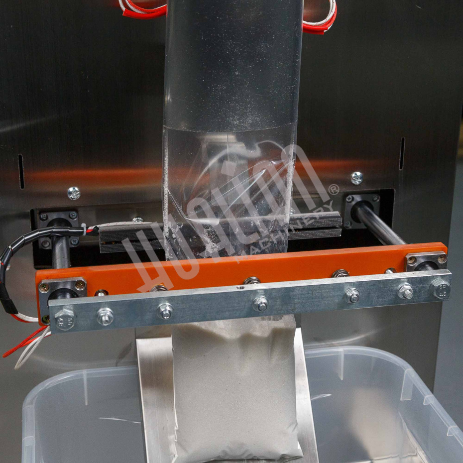 Автоматическая фасовочно-упаковочная машина DXDK-1000 NEW (пакет подушка, ширина пленки 300 мм, фотодатчик) Hualian - Купить с доставкой по всей России - 3