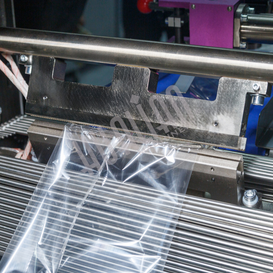 Горизонтальная упаковочная машина DXDZ-600XD (3 серв., H-110 мм, L не огр., W 145-285 мм, HL-1108, круг. отв., подбой, прок. пакета) Hualian - Купить с доставкой по всей России - 6