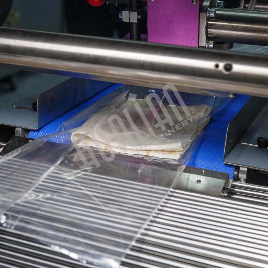 Горизонтальная упаковочная машина DXDZ-600XD (3 servo, лент. 250 мм, рег. форм., min bag L 180, H 120, трансп.попереч.запайки) Hualian - Купить с доставкой по всей России - 4