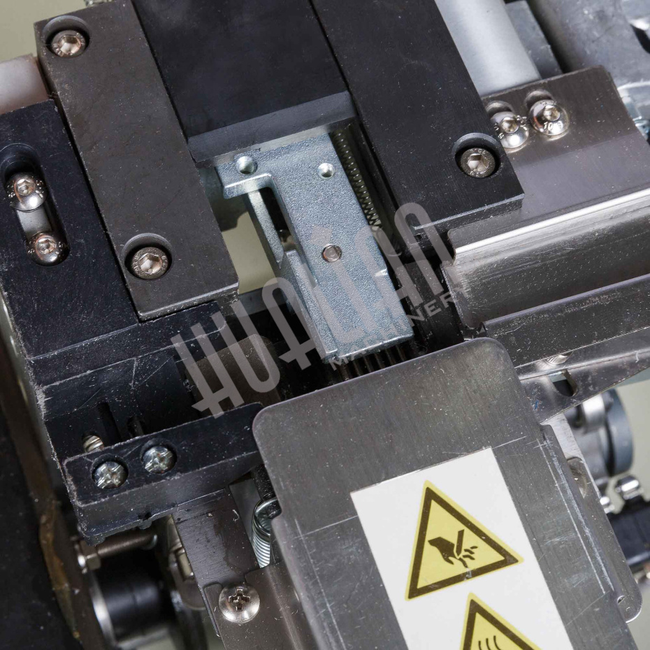 Полуавтоматическая стрейпинг-машина (закрытый стол) KZB-10H Hualian - Купить с доставкой по всей России - 14