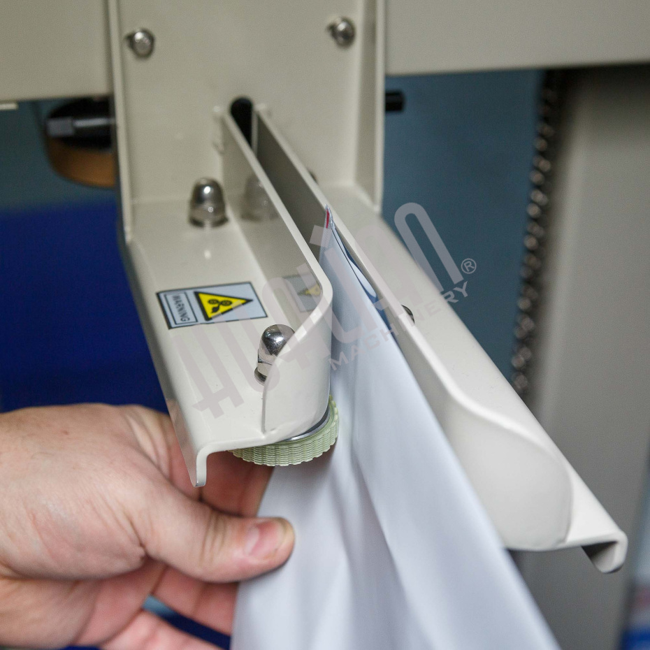 Роликовый конвейерный запайщик FRM-1370LD Hualian - Купить с доставкой по всей России - 18