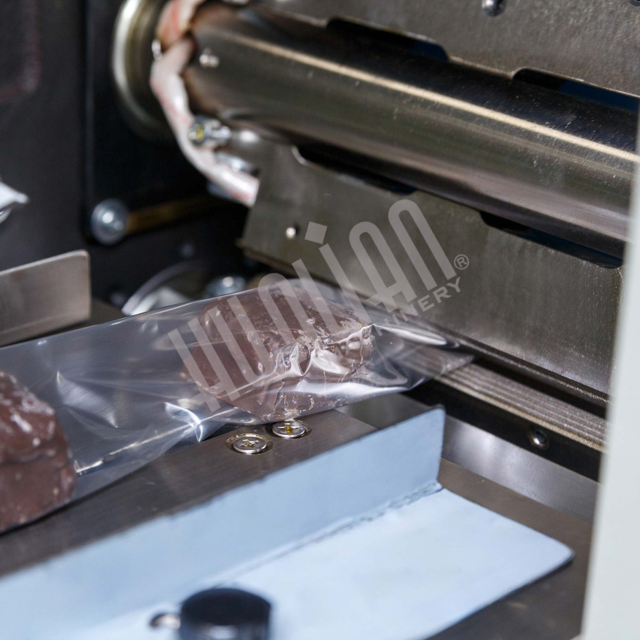 Автоматическая горизонтальная упаковочная машина DXDZ-250B (3 servo, рег. форм., min bag L 65, S 200, H 40, 2-х позиц. нож) Hualian - Купить с доставкой по всей России - 12