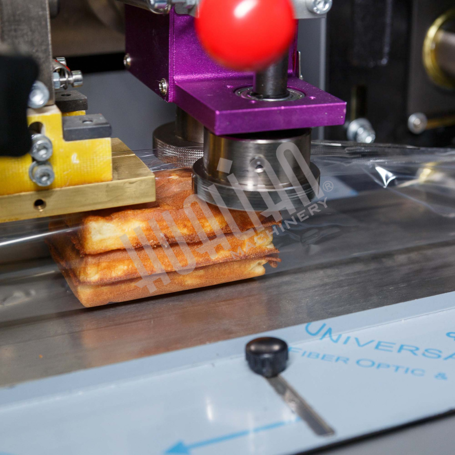 Горизонтальная упаковочная машина DXDZ-250XD (лент.100 мм, рег. форм., S 250, L 120-280, H 60) Hualian - Купить с доставкой по всей России - 11