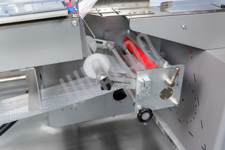 Автоматическая горизонтальная упаковочная машина DXDZ-350XD под ВПП (3 servo, лент.150 мм, рег.форм., min bag L 120, H 50, трансп.попереч.запайки) Hualian - Купить с доставкой по всей России - 6