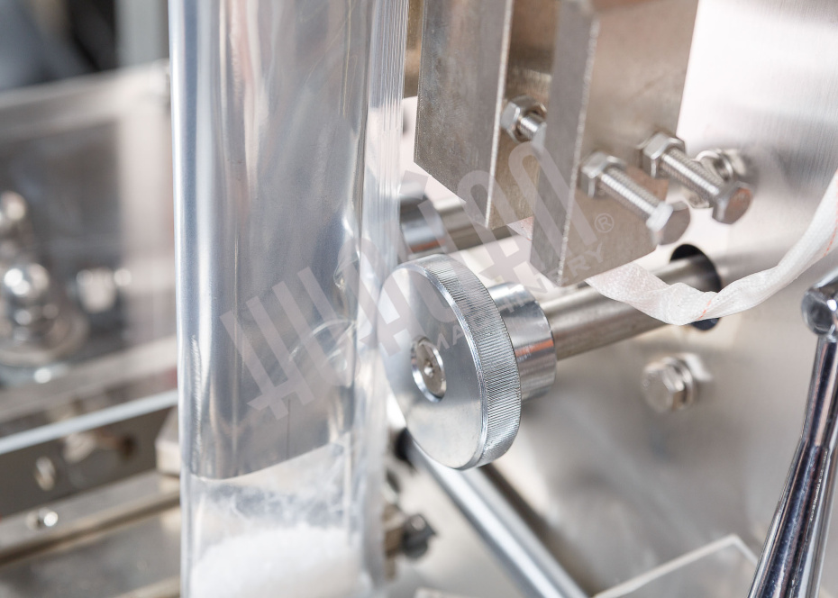 Автоматическая фасовочно-упаковочная машина DXDK-320RH-E (нерж., стик 17*110 мм, 4.6-8 мл, W пленки 42 мм, зубч. нож.) Hualian - Купить с доставкой по всей России - 14