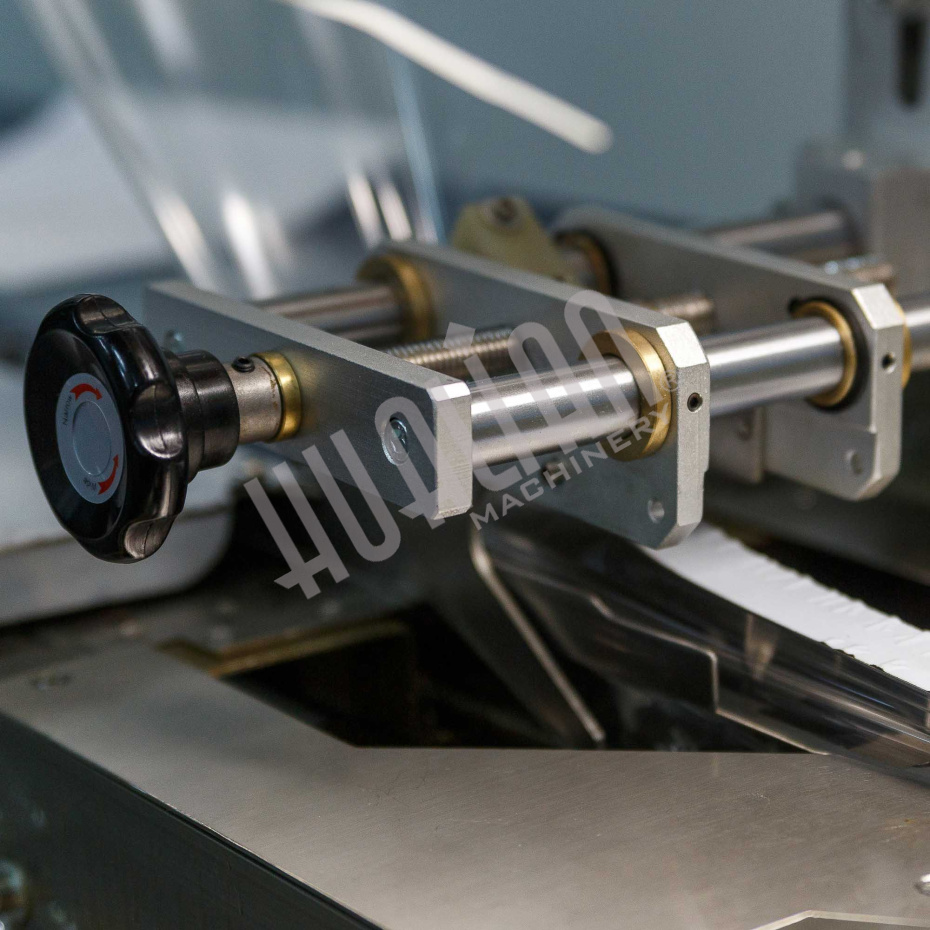 Автоматическая горизонтальная упаковочная машина DXDZ-250B (3 servo, рег. форм., min bag L 65, S 200, H 40, 2-х позиц. нож) Hualian - Купить с доставкой по всей России - 4