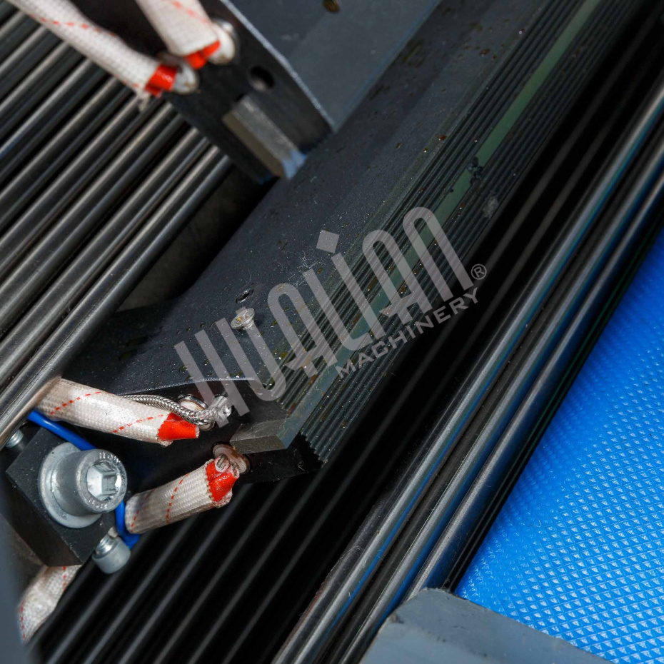 Автоматическая горизонтальная упаковочная машина DXDZ-600XD под ВПП (3 servo, лент. 250 мм, рег. форм., min bag L 130, H 120, трансп.попереч.запайки) Hualian - Купить с доставкой по всей России - 14