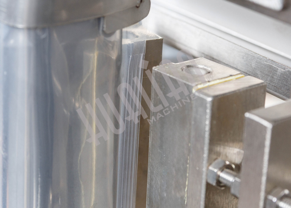 Автоматическая фасовочно-упаковочная машина DXDK-320RH-E (нерж., стик 17*110 мм, 4.6-8 мл, W пленки 42 мм, зубч. нож.) Hualian - Купить с доставкой по всей России - 12