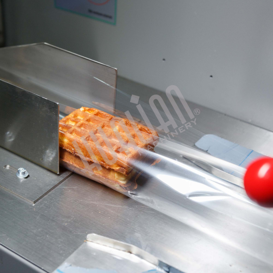 Горизонтальная упаковочная машина DXDZ-250XD (лент. 60 мм, рег. форм., S 250, L 120-280, H 60) Hualian - Купить с доставкой по всей России - 13